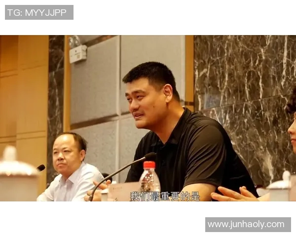 明凤姚明：从篮球场到商业舞台的传奇人生与影响力探讨