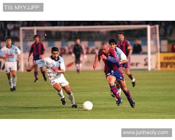 1985年足球明星的辉煌岁月与传奇故事回顾