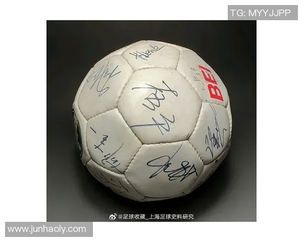 足球明星专用签名图片的魅力与收藏价值探讨与分享 足球明星专用签名图片的魅力与收藏价值探讨与分享