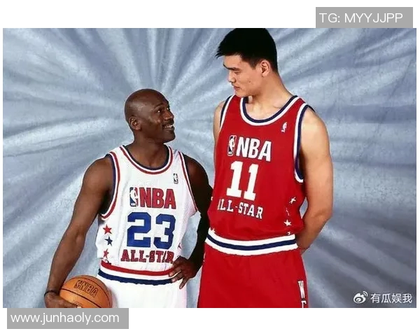 足球明星与姚明同框合影展现体育巨星的友谊与魅力瞬间