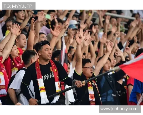 中国足球球迷的热情与坚持在绿茵场上的感人故事与未来展望